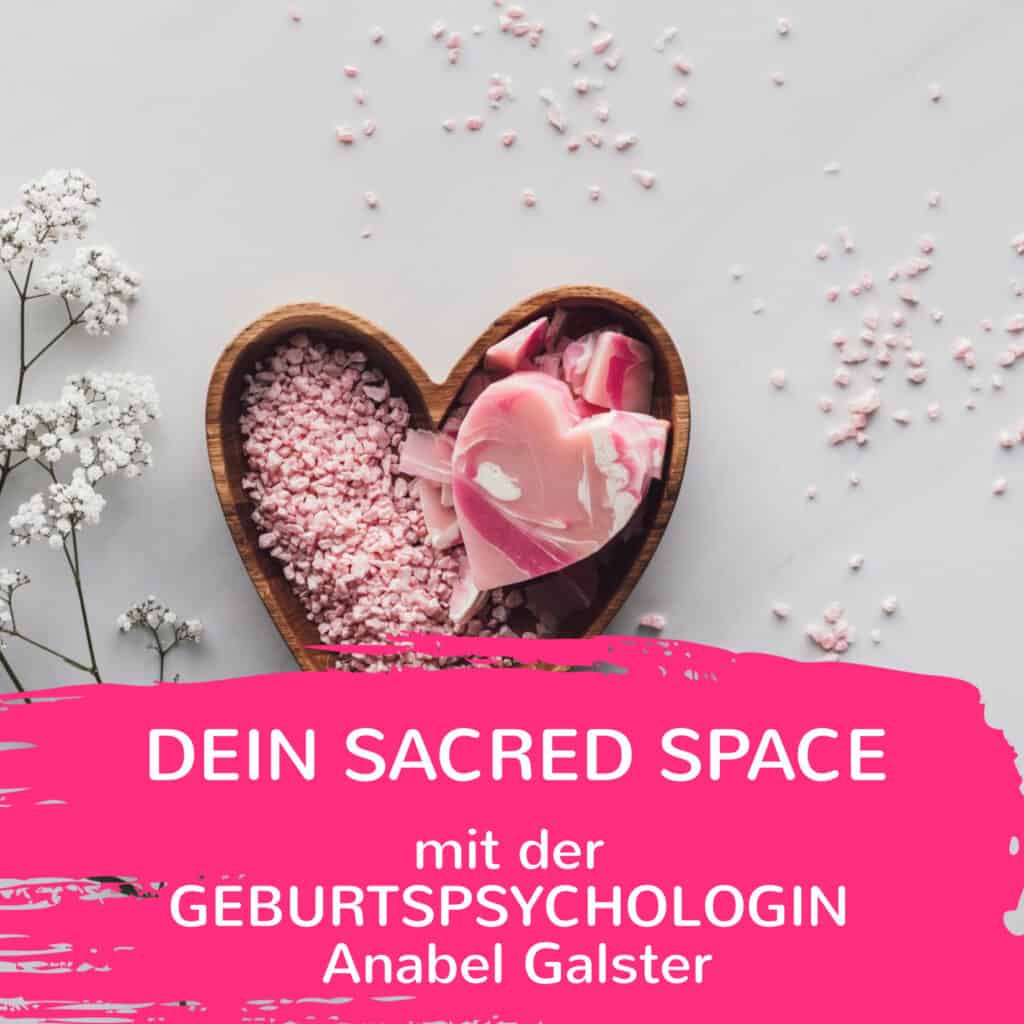 Herzförmige Seife und Salz in einer Holzschale, symbolisch für Geburtspsychologie und Selbstfürso.