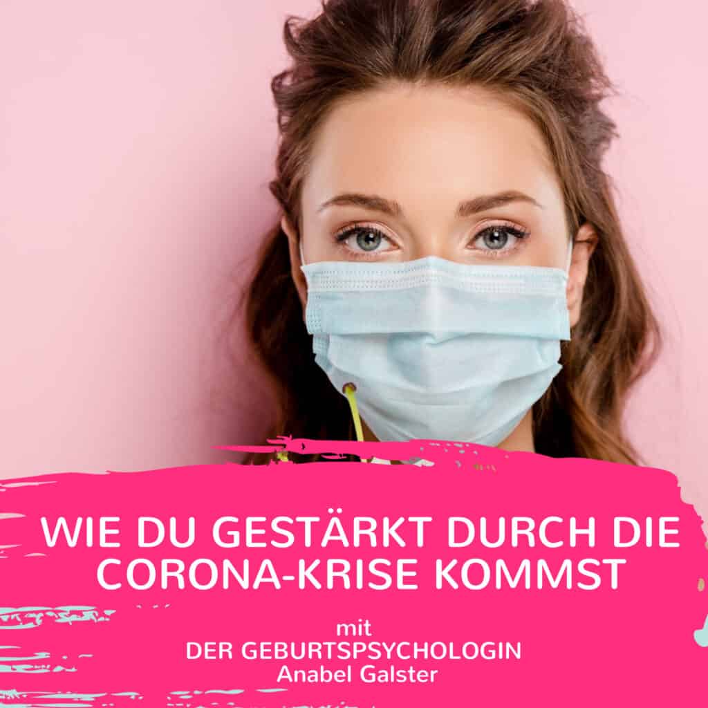 Frau trägt Schutzmaske mit Corona-Hinweis, Gesundheitsvorsorge während Pandemie.