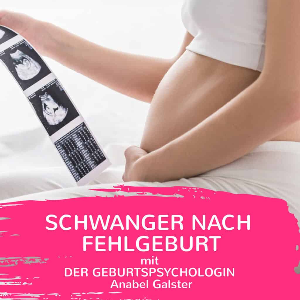 Schwangere Frau hält Ultraschallbild, Fokus auf Baby im Ultraschall.