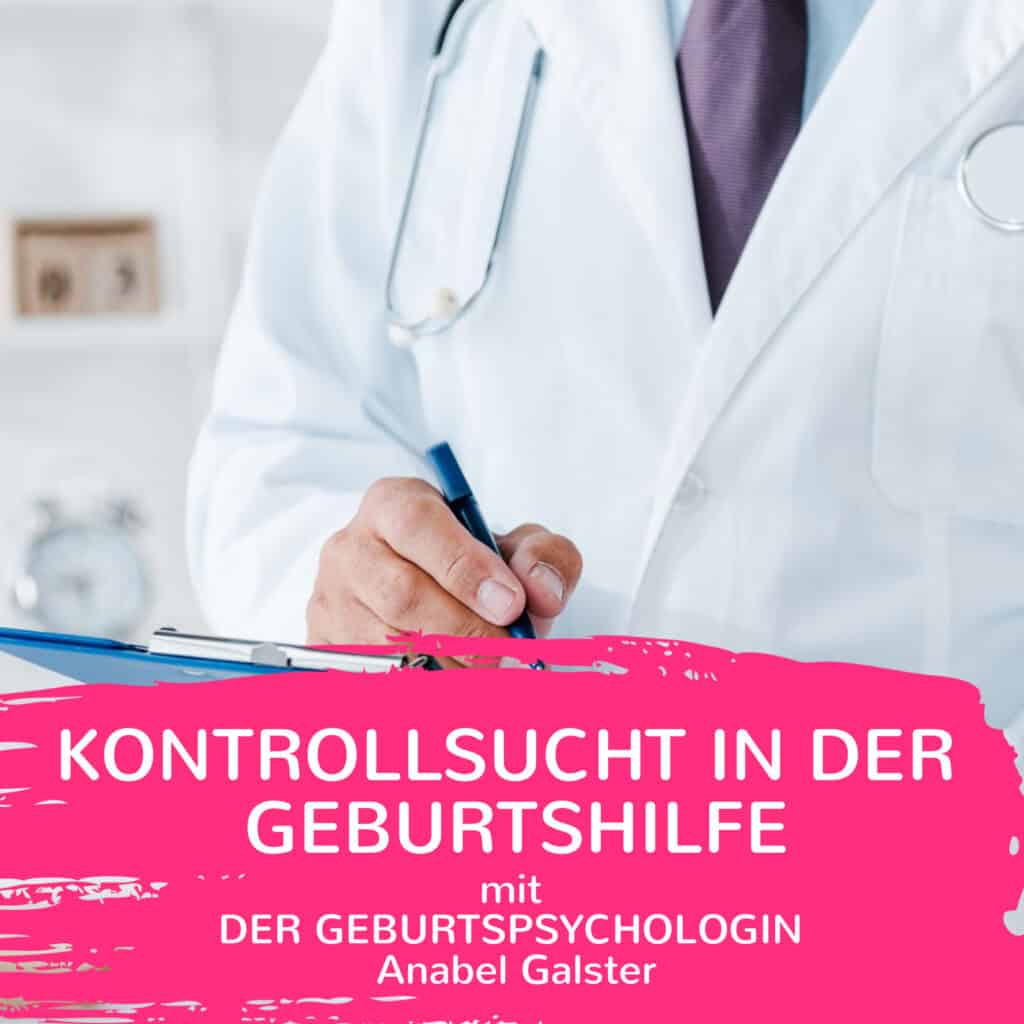 Arzt in weißem Kittel schreibt auf Dokument, Fokus auf Hand, Geburtshilfe-Umfeld sichtbar.