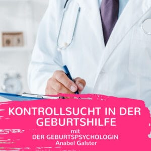Arzt in weißem Kittel schreibt auf Dokument, Fokus auf Hand, Geburtshilfe-Umfeld sichtbar.