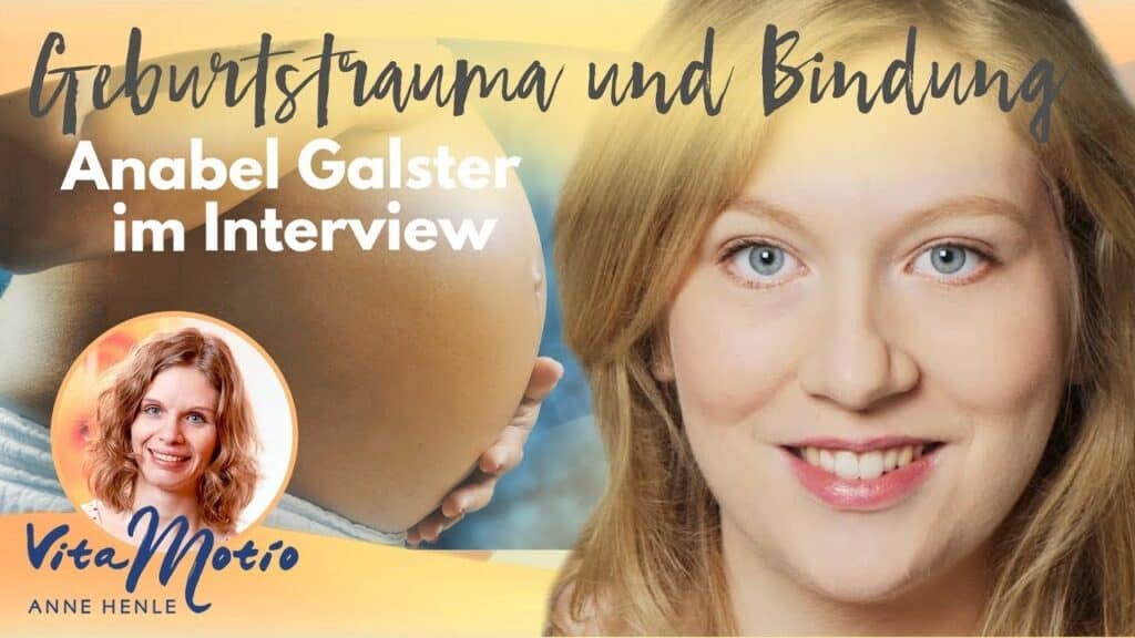 Frau lächelt, Interview über Geburts trauma und Bindung, Geburtshelden.